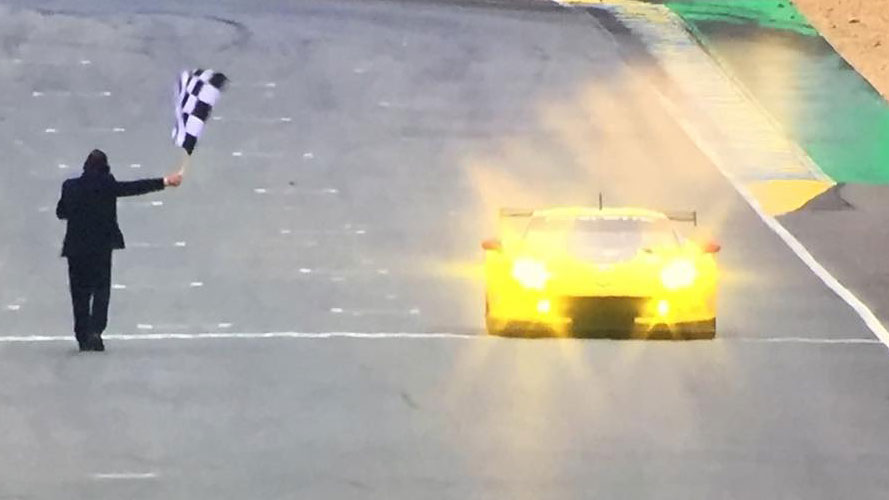 Corvette-Racing-No-64-at-2015-24-Hours-of-Le-Mans-05